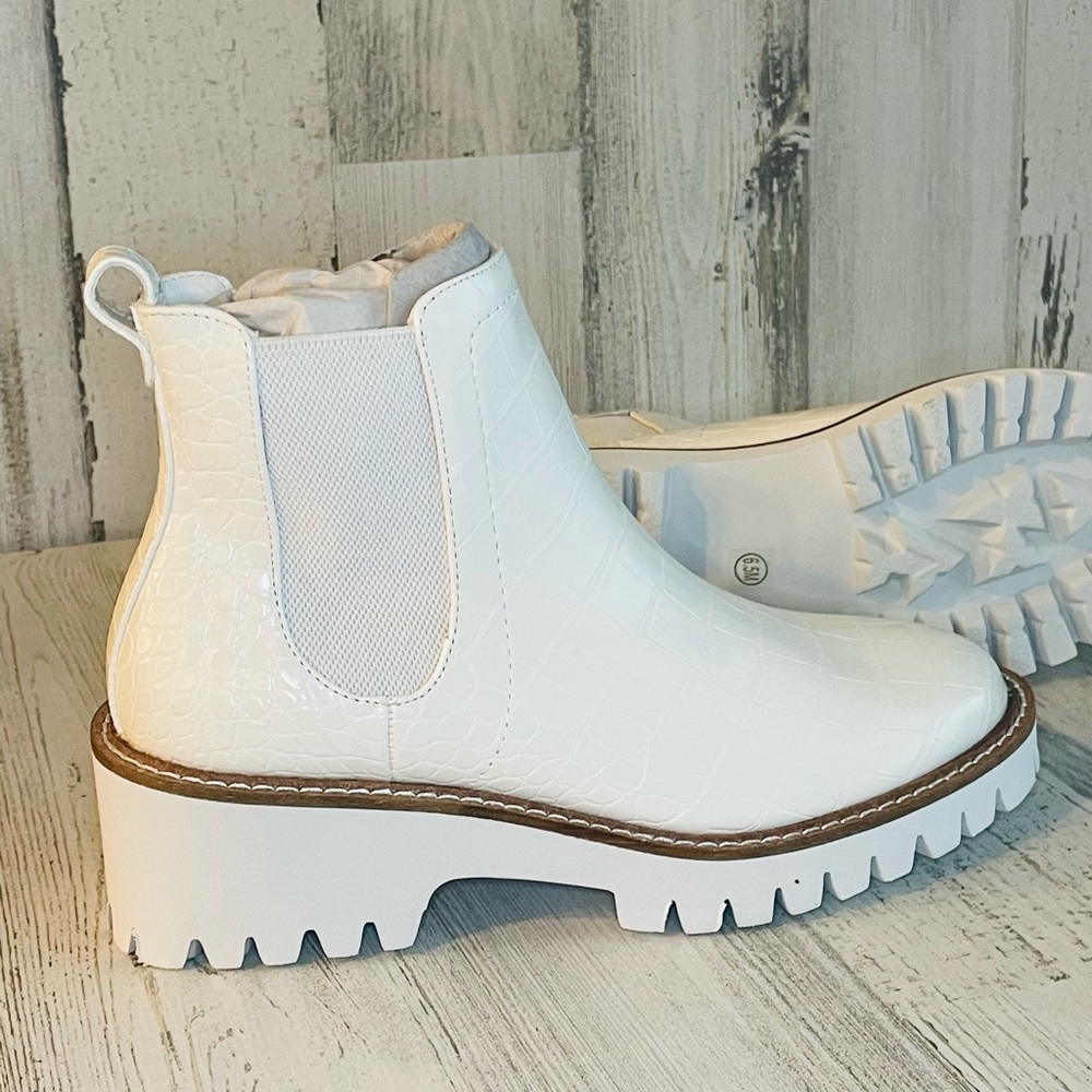Matisse Footwear Preston Chunky Chelsea Boot
 white NWT ORIGINAL BOX INCLUDED
